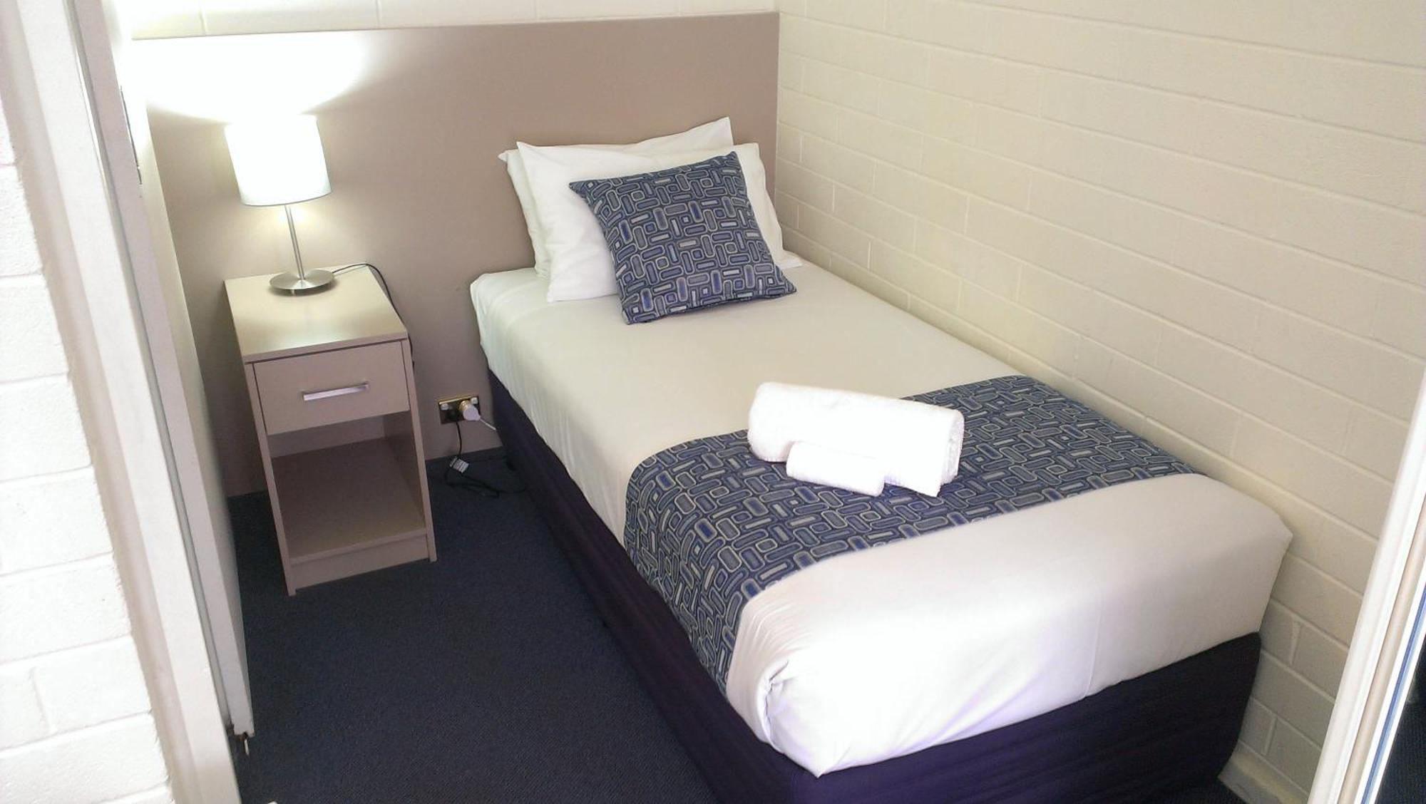 Oval Motel - Murray Bridge Room photo