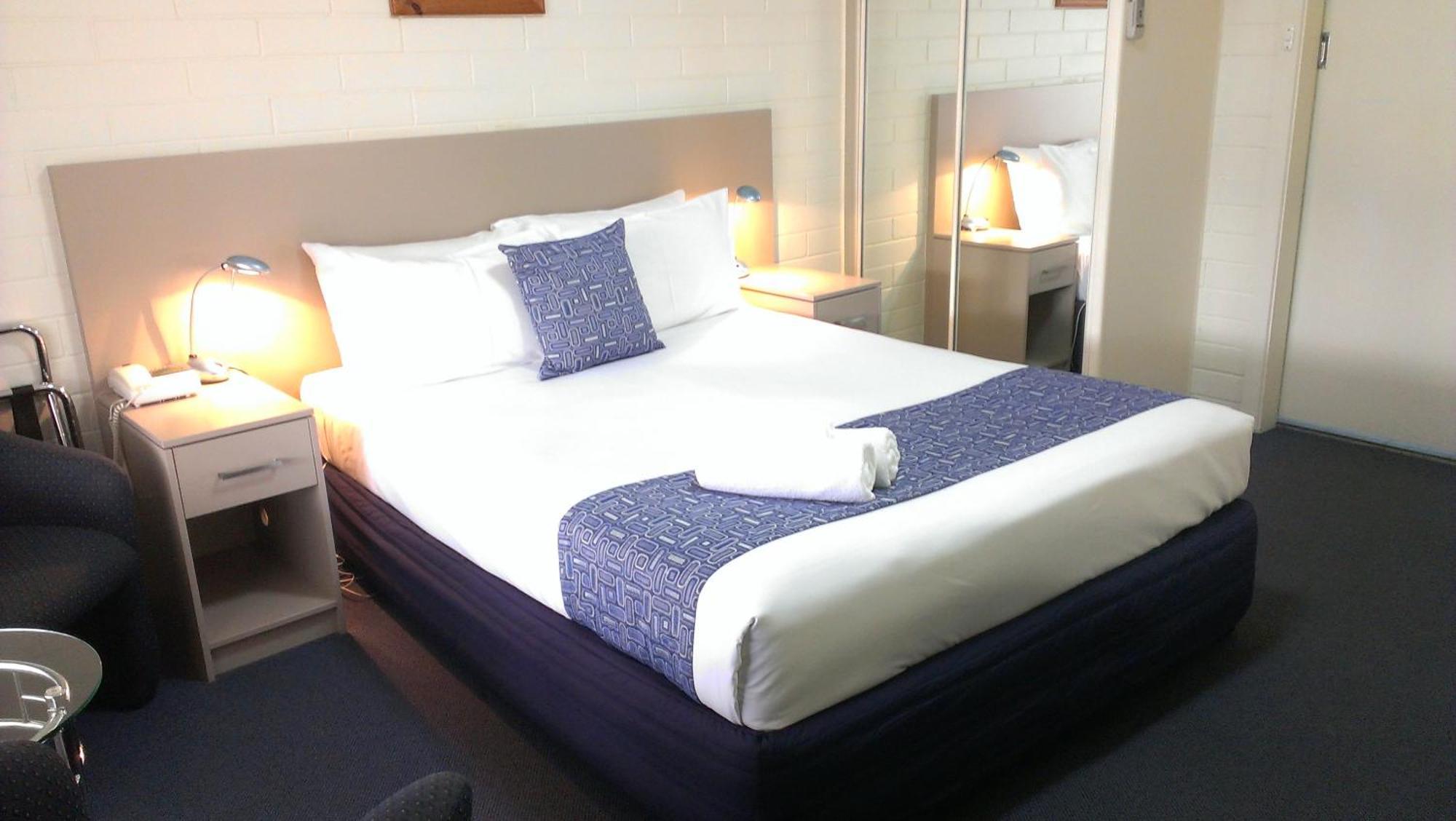 Oval Motel - Murray Bridge Room photo