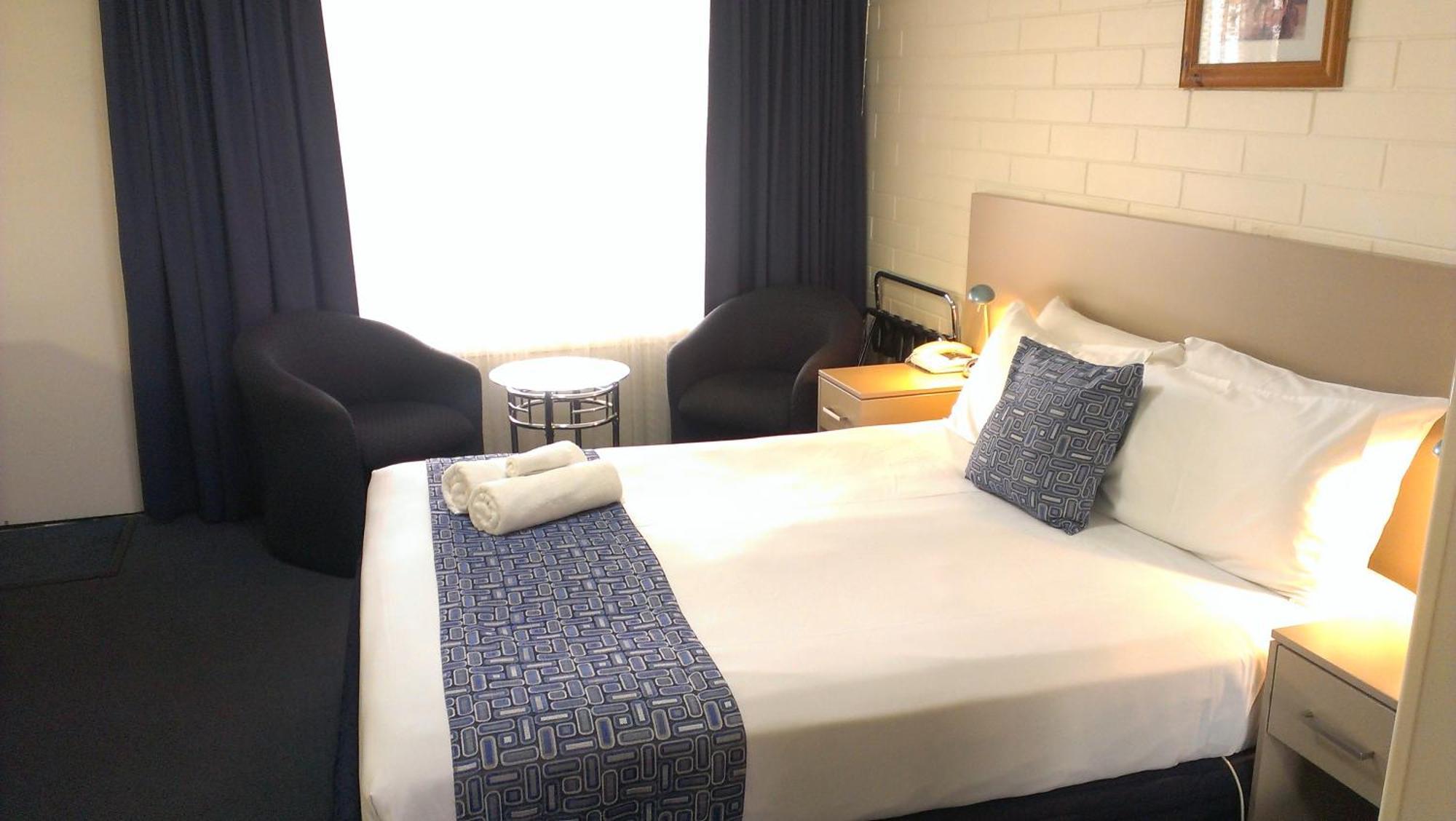 Oval Motel - Murray Bridge Room photo