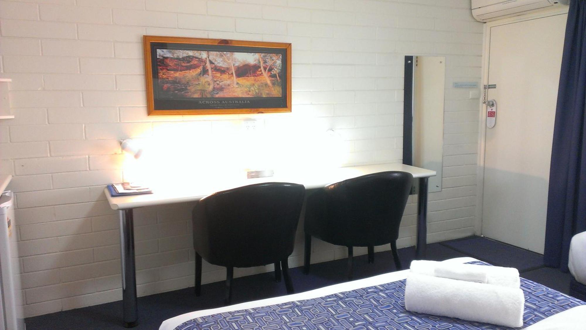 Oval Motel - Murray Bridge Room photo