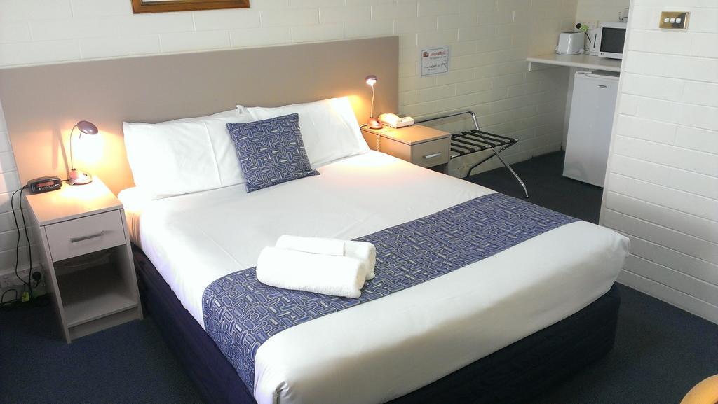 Oval Motel - Murray Bridge Room photo